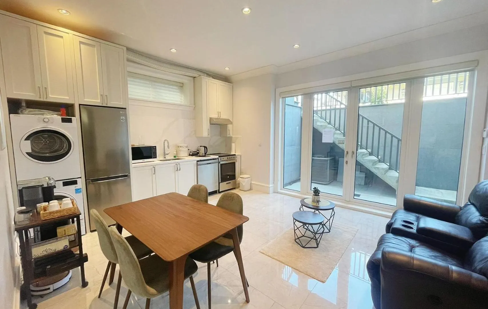 Guest Bedrooms In Vancouver West contacts