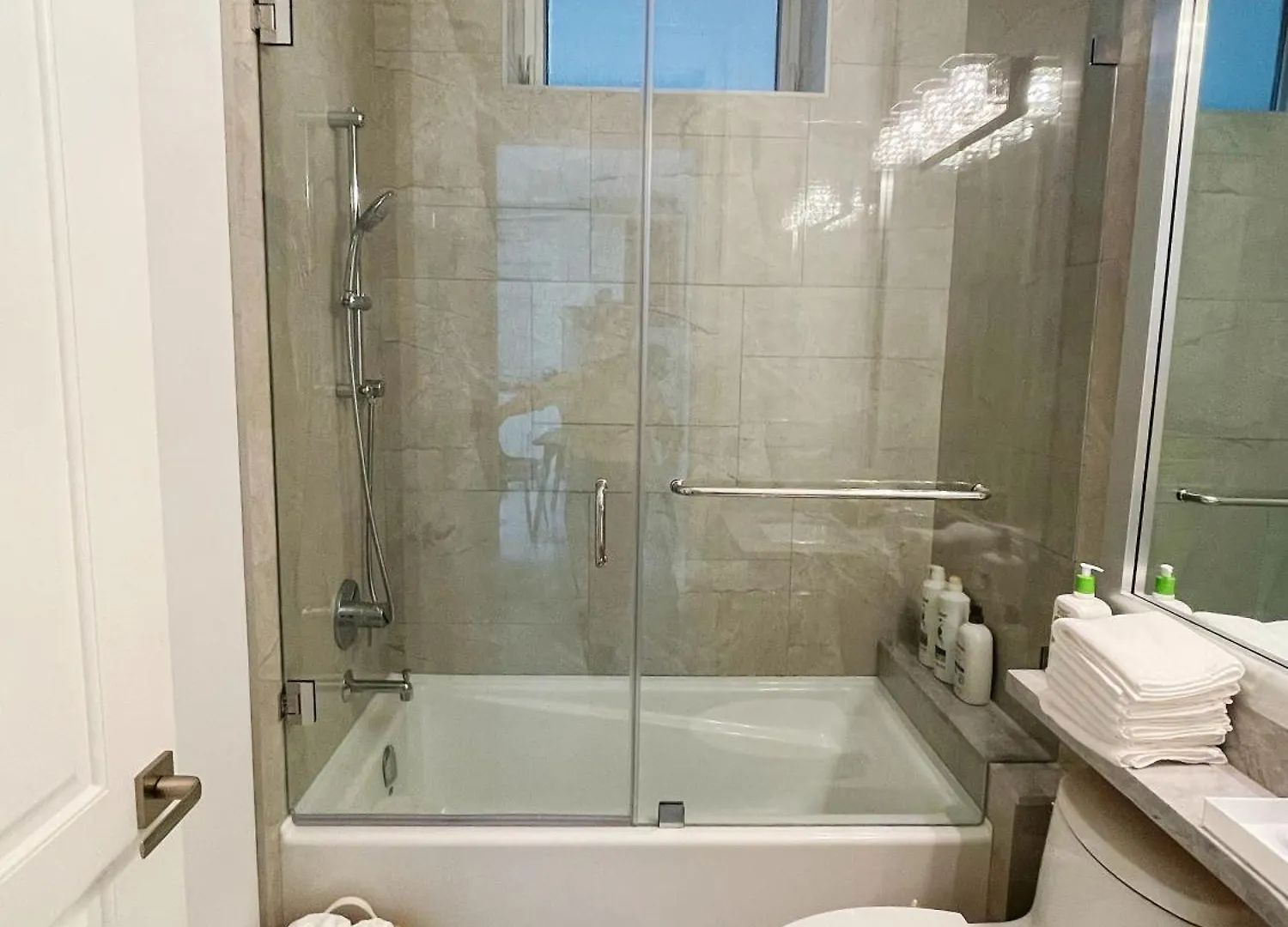 Guest house Guest Bedrooms In Vancouver West Canada